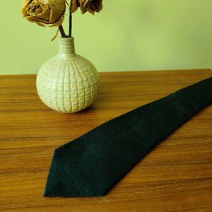 100% Silk Men's Tie in Unique Black/Green Colour